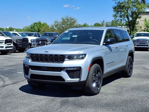 New 2026 Jeep Grand Cherokee L Limited AWD/4WD image 2