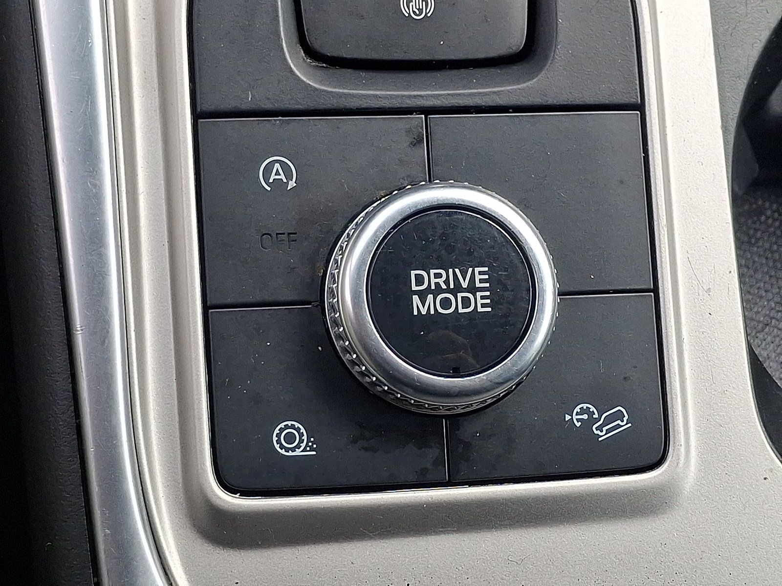 Used 2021 Ford Explorer XLT w/ Equipment Group 202A AWD/4WD image 27
