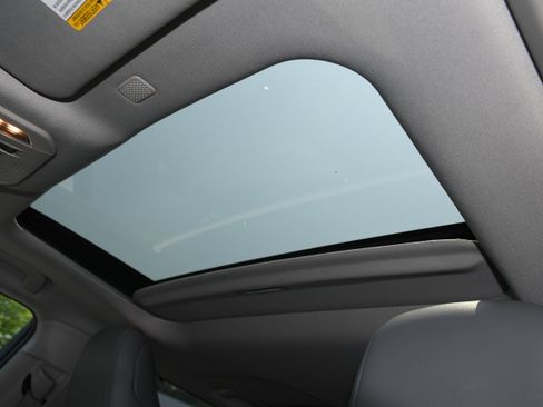 Used 2022 Toyota Highlander XLE FWD image 7