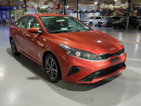 Used 2023 Kia Forte LXS image 4