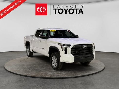 New 2025 Toyota Tundra SR5 w/ SR5 Premium Package AWD/4WD image 10