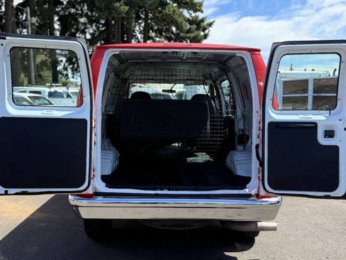 Used 2006 Ford E-350 and Econoline 350 Super Duty RWD image 10