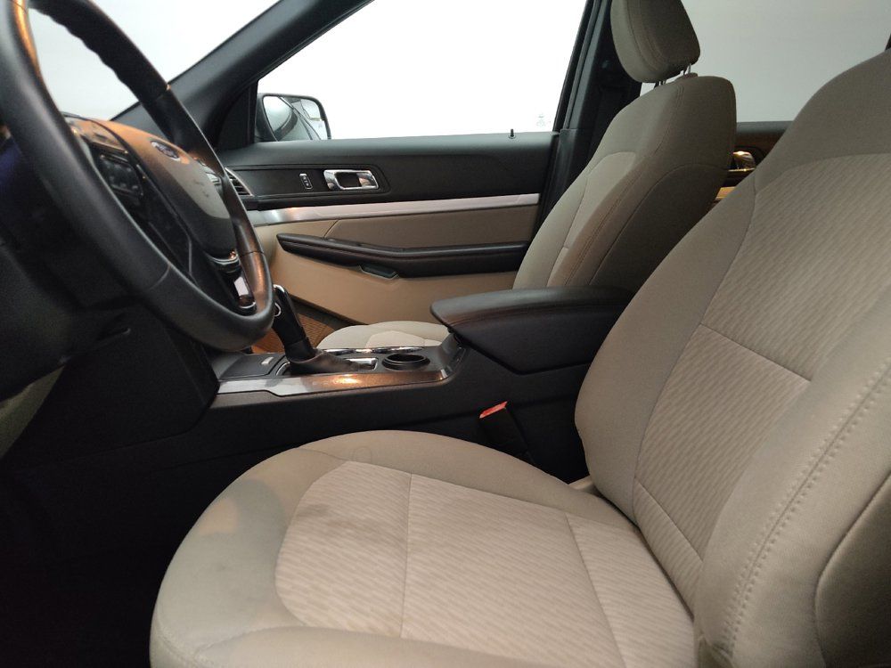 Used 2018 Ford Explorer FWD image 17