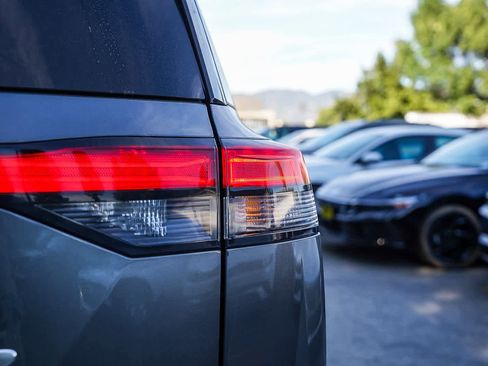 Used 2022 Nissan Pathfinder SV image 11