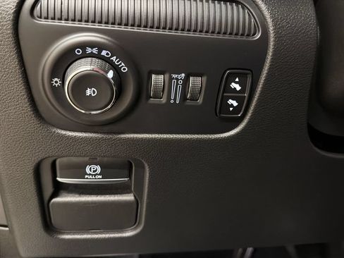Used 2024 Jeep Wagoneer L Series III w/ Flexible Seating Group AWD/4WD image 18