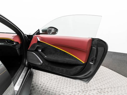 Certified 2022 Ferrari Roma image 38