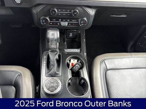 Used 2025 Ford Bronco Outer Banks AWD/4WD image 24