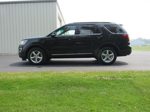 Used 2016 Ford Explorer XLT w/ Equipment Group 202A AWD/4WD image 4