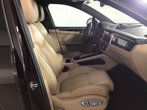 Certified 2023 Porsche Macan Turbo image 21