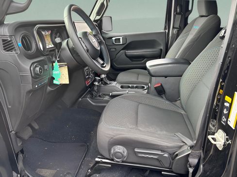 Used 2024 Jeep Wrangler Unlimited Rubicon 4xe image 9