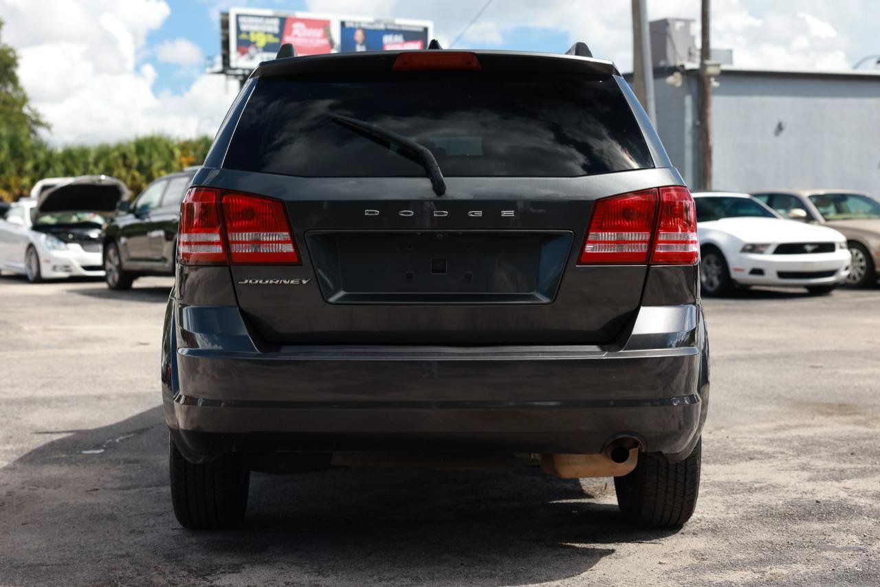 Used 2018 Dodge Journey SE w/ Connectivity Group FWD image 7