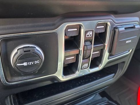 Used 2023 Jeep Wrangler Unlimited Sahara w/ Cold Weather Group AWD/4WD image 24