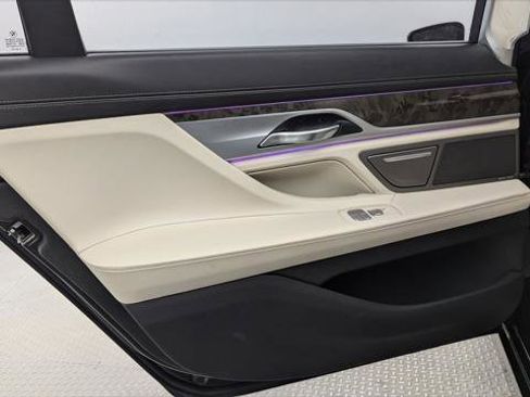 Used 2018 BMW 740i xDrive image 16