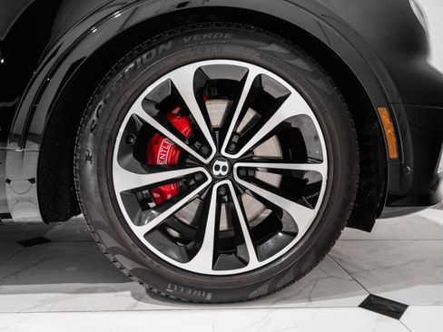 Used 2022 Bentley Bentayga V8 image 17