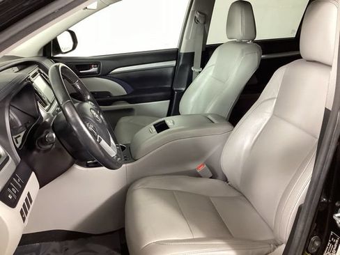 Used 2018 Toyota Highlander XLE AWD/4WD image 10