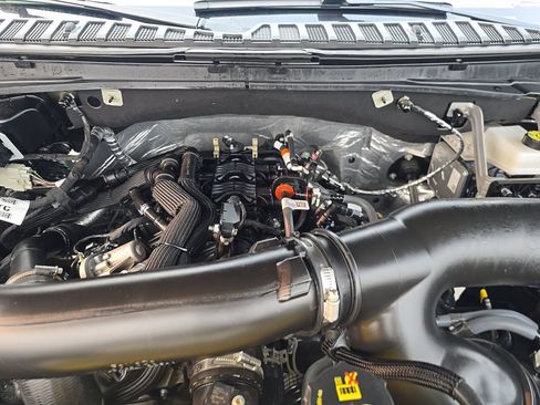 Used 2025 Ford Expedition Tremor AWD/4WD image 12