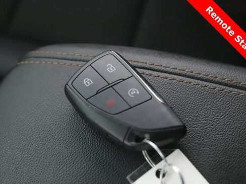 Used 2024 GMC Canyon AT4 AWD/4WD image 3