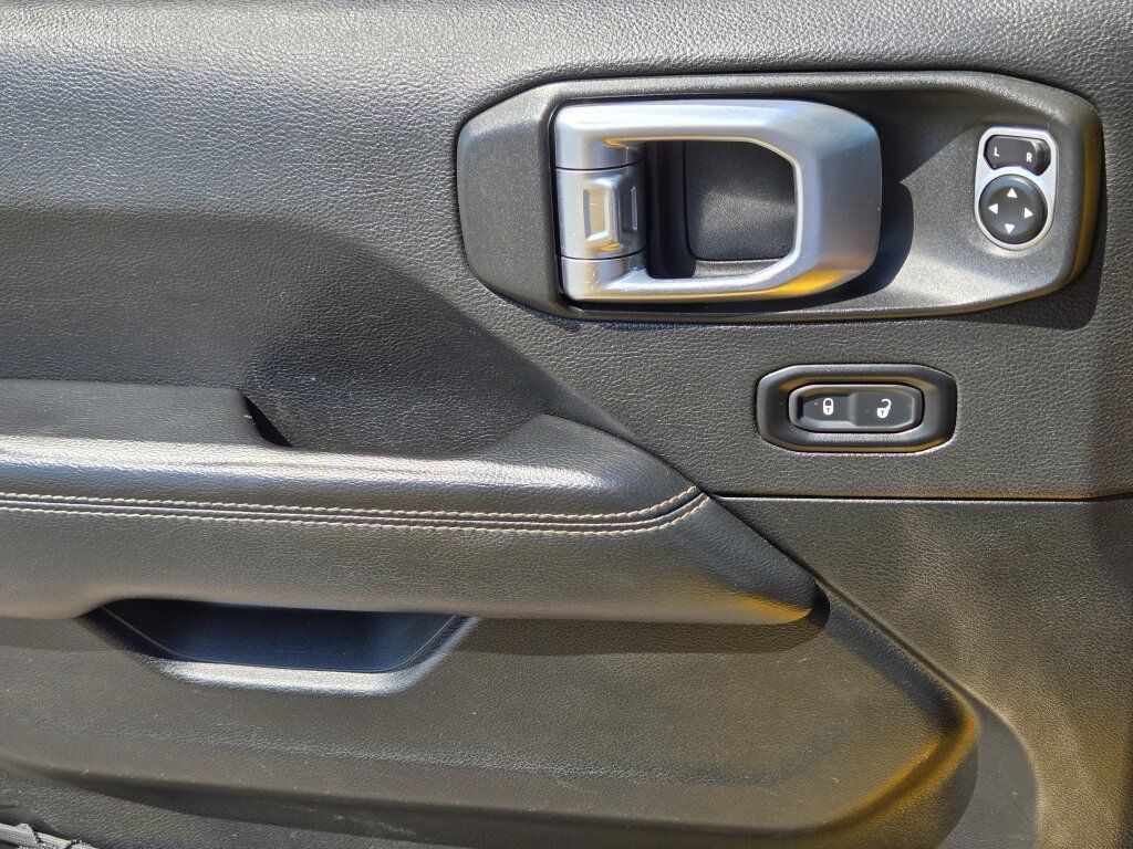 Used 2020 Jeep Wrangler Unlimited Sahara AWD/4WD image 7