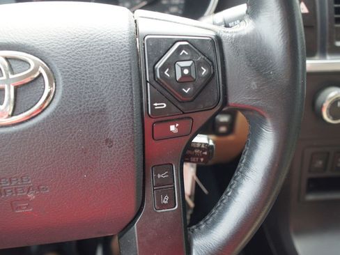 Used 2018 Toyota Sequoia Limited w/ Safety & Convenience Package AWD/4WD image 11