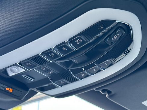 New 2026 Porsche Macan AWD/4WD image 21