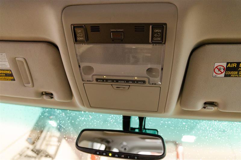 Used 2015 Lexus LX 570 4WD w/ Luxury Package image 25