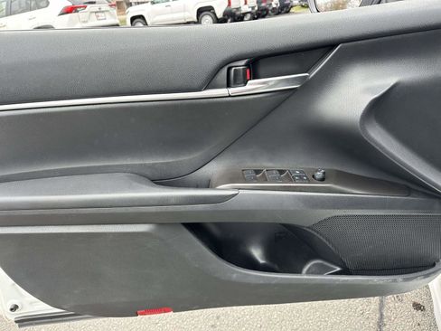 Used 2022 Toyota Camry SE w/ Cold Weather Package image 18