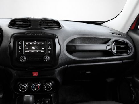 Used 2017 Jeep Renegade Altitude FWD image 30