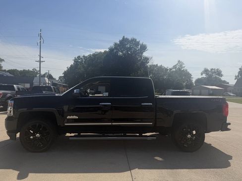 Used 2018 Chevrolet Silverado 1500 High Country AWD/4WD image 13