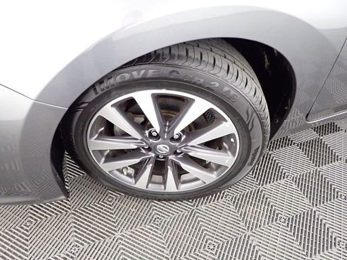 Used 2017 Nissan Altima 2.5 SL w/ Moonroof Package image 37