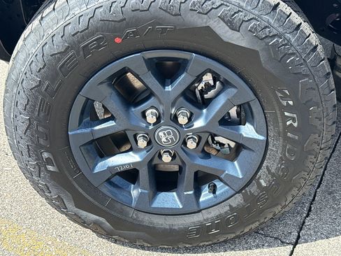 New 2026 Jeep Gladiator Sport AWD/4WD image 11