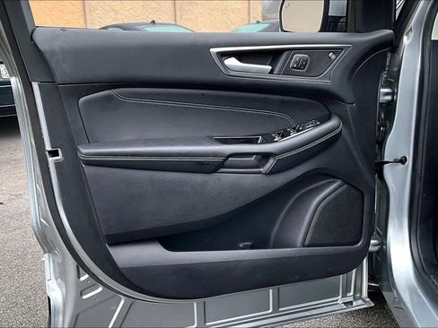 Used 2020 Ford Edge Titanium image 20