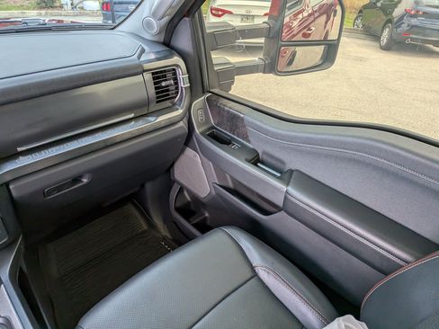 Used 2023 Ford F250 Lariat w/ Lariat Ultimate Package AWD/4WD image 18