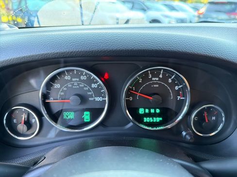 Used 2016 Jeep Wrangler Sport image 15