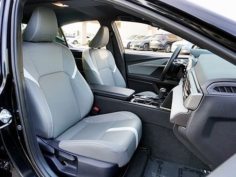 Used 2025 Toyota Camry SE image 11