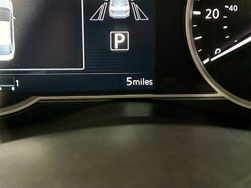 New 2025 Nissan Versa SR w/ Trunk Package image 11