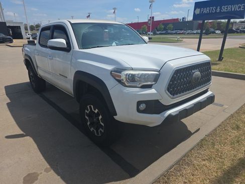 Used 2019 Toyota Tacoma TRD Off-Road w/ Technology Package image 2