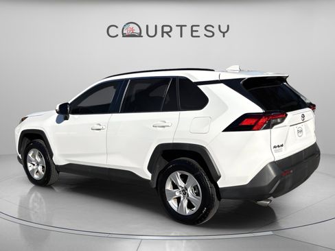 Used 2021 Toyota RAV4 XLE image 5