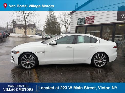 Used 2020 Jaguar XE S image 2