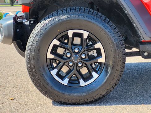 Used 2024 Jeep Wrangler Unlimited Rubicon 4xe AWD/4WD image 11