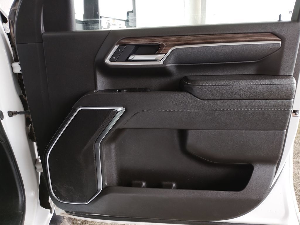 Used 2025 Chevrolet Silverado 2500 LT AWD/4WD image 11