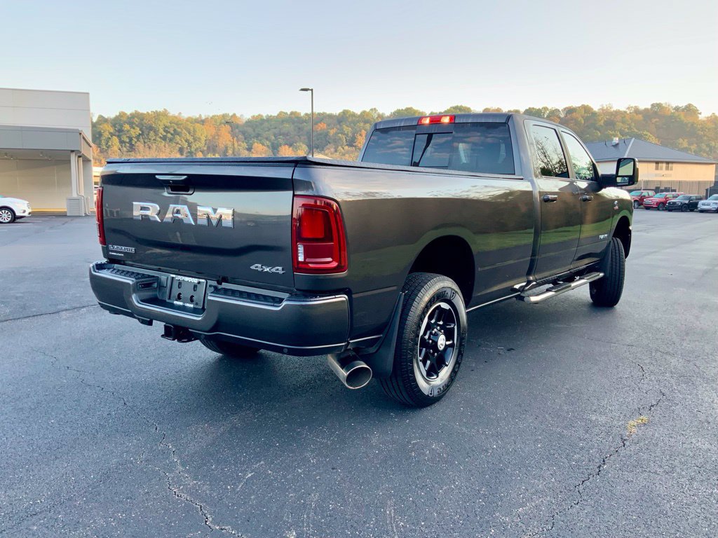 Used 2025 RAM 3500 Laramie AWD/4WD image 11