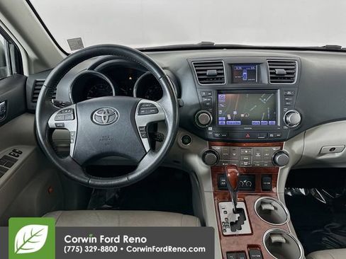 Used 2011 Toyota Highlander Limited w/ Tow Pkg AWD/4WD image 22