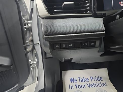 Used 2025 Toyota Camry LE image 11