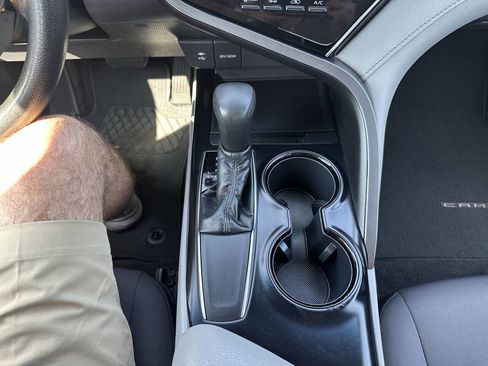 Used 2018 Toyota Camry LE w/ Convenience Package image 15