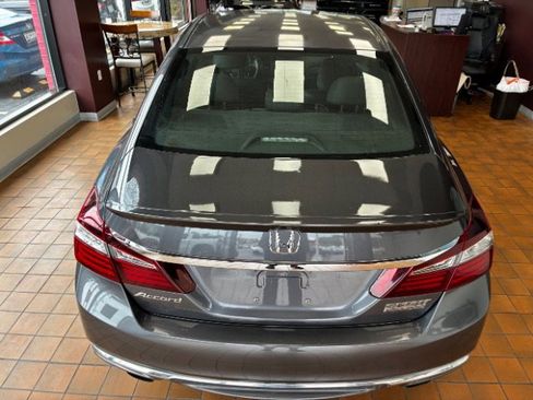 Used 2017 Honda Accord Sport Special Edition image 13