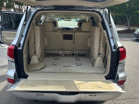 Used 2013 Lexus LX 570 4WD w/ Luxury Pkg image 24
