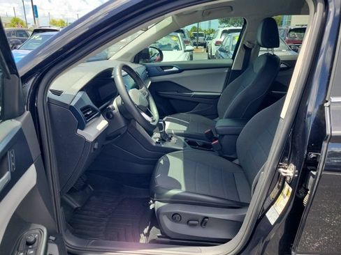 Certified 2022 Volkswagen Taos SE FWD image 14