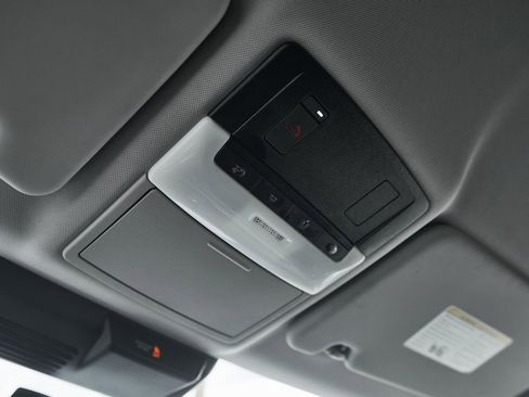 Used 2024 Mitsubishi Outlander SE image 50