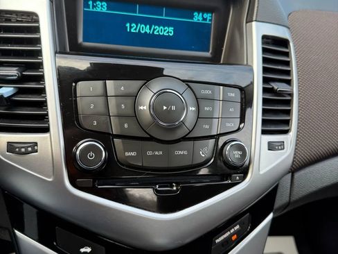 Used 2015 Chevrolet Cruze LT image 34