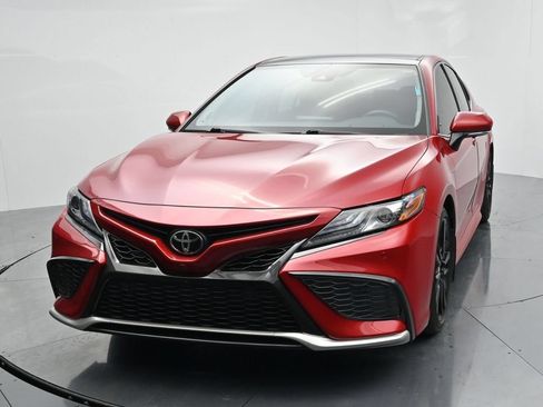 Used 2022 Toyota Camry XSE w/ Navigation Package FWD image 3